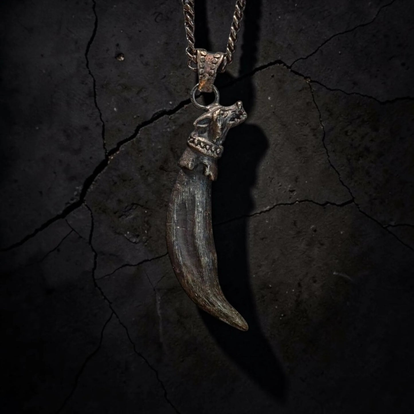 SILVER WOLF TUSK
