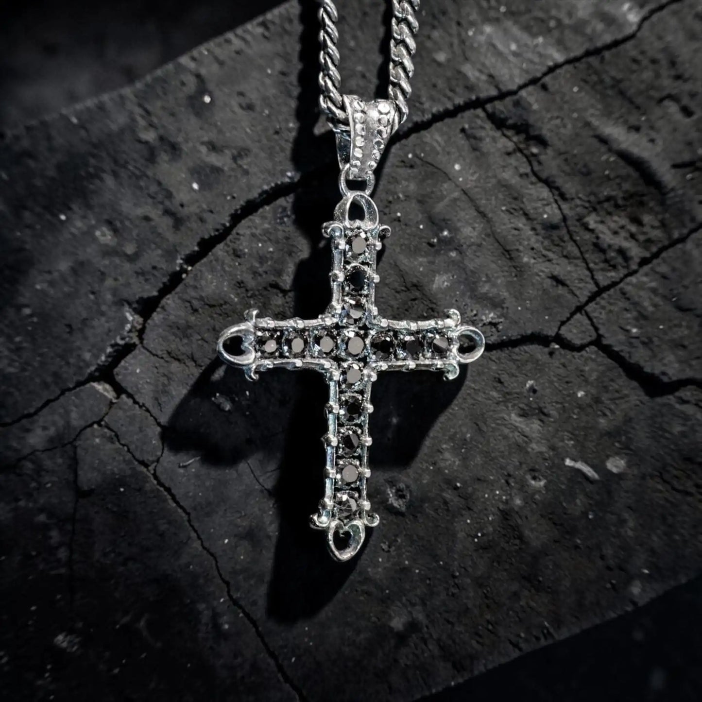 HEART CROSS ZIRCONIA NEGRA