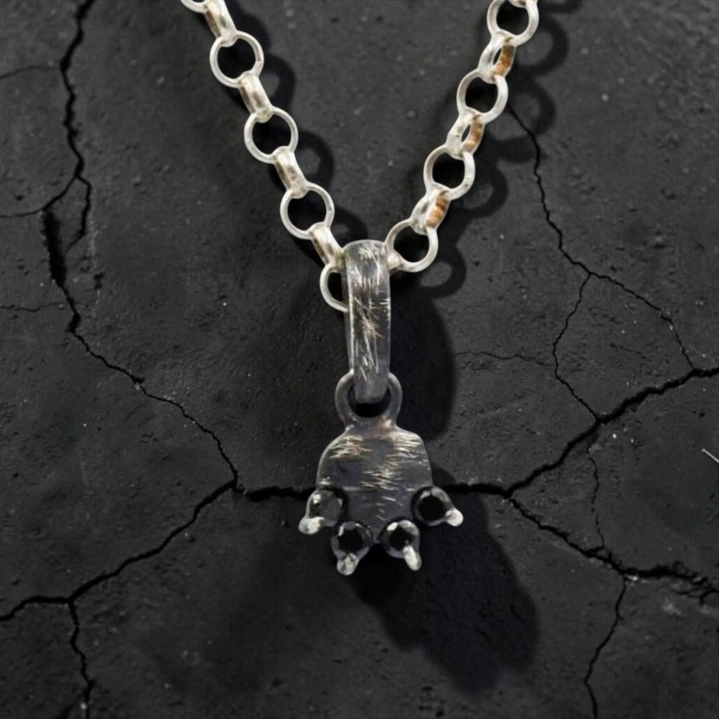 PAW PENDANT BLACK