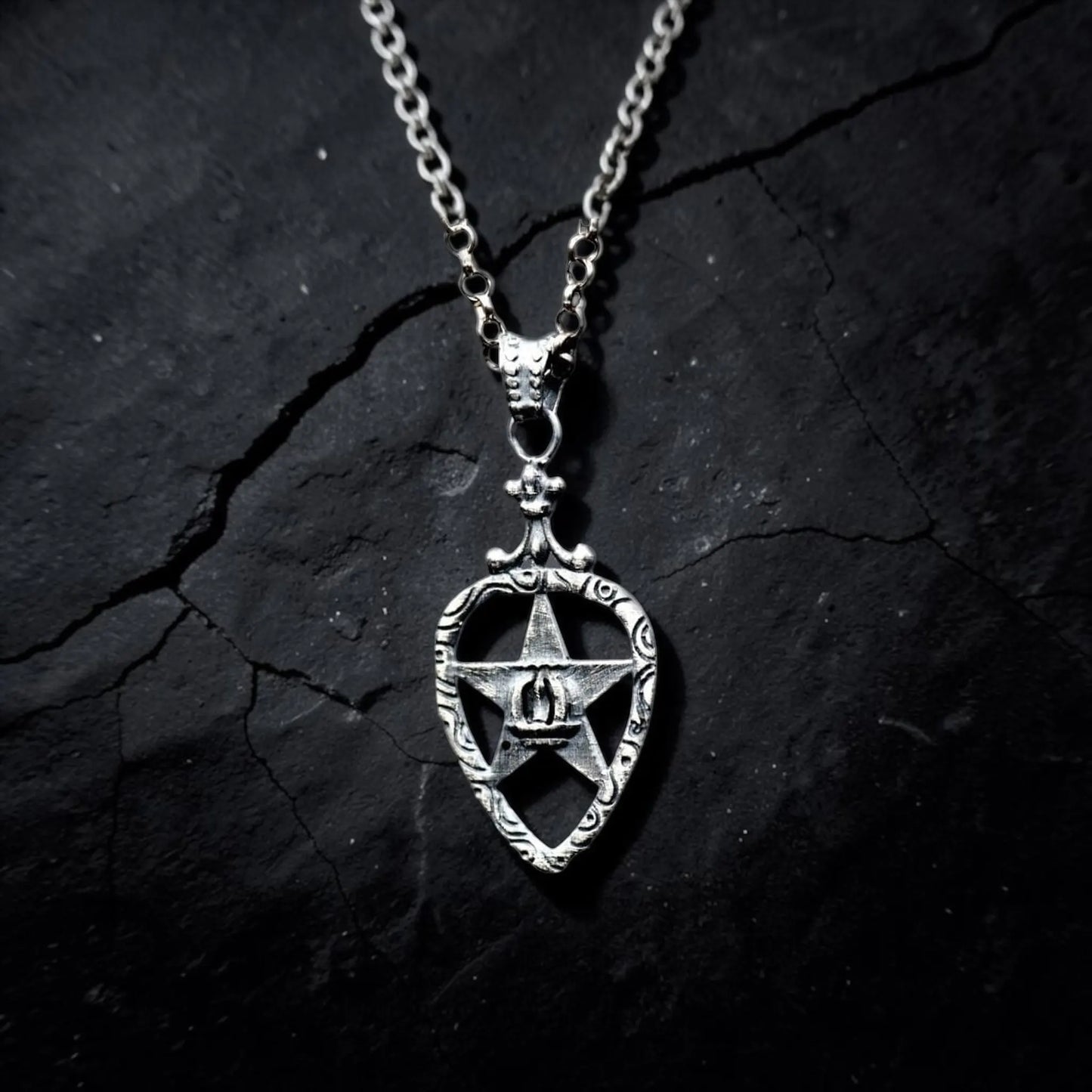 CROWN STAR GUITAR PICK