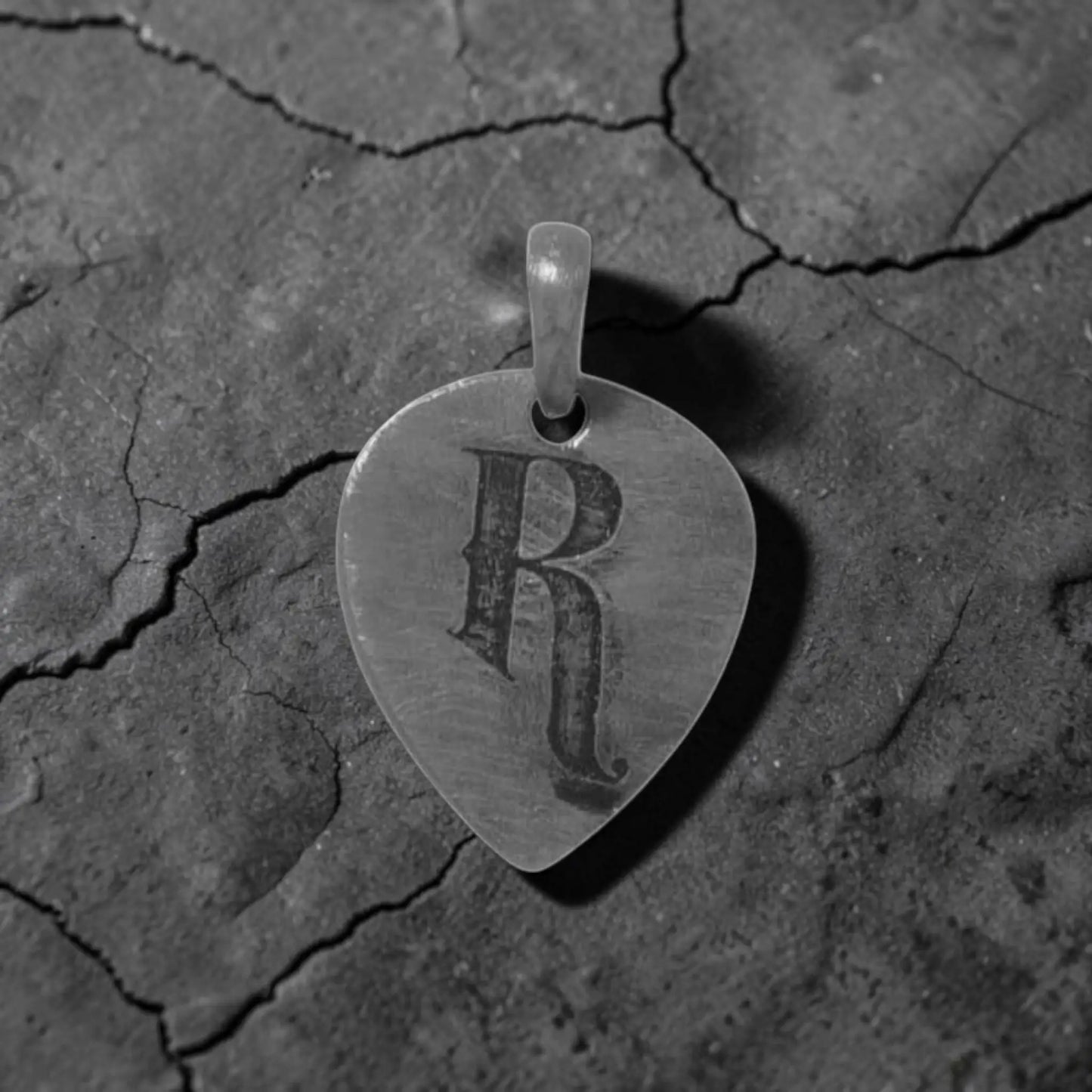 INITIAL GUITAR PICK