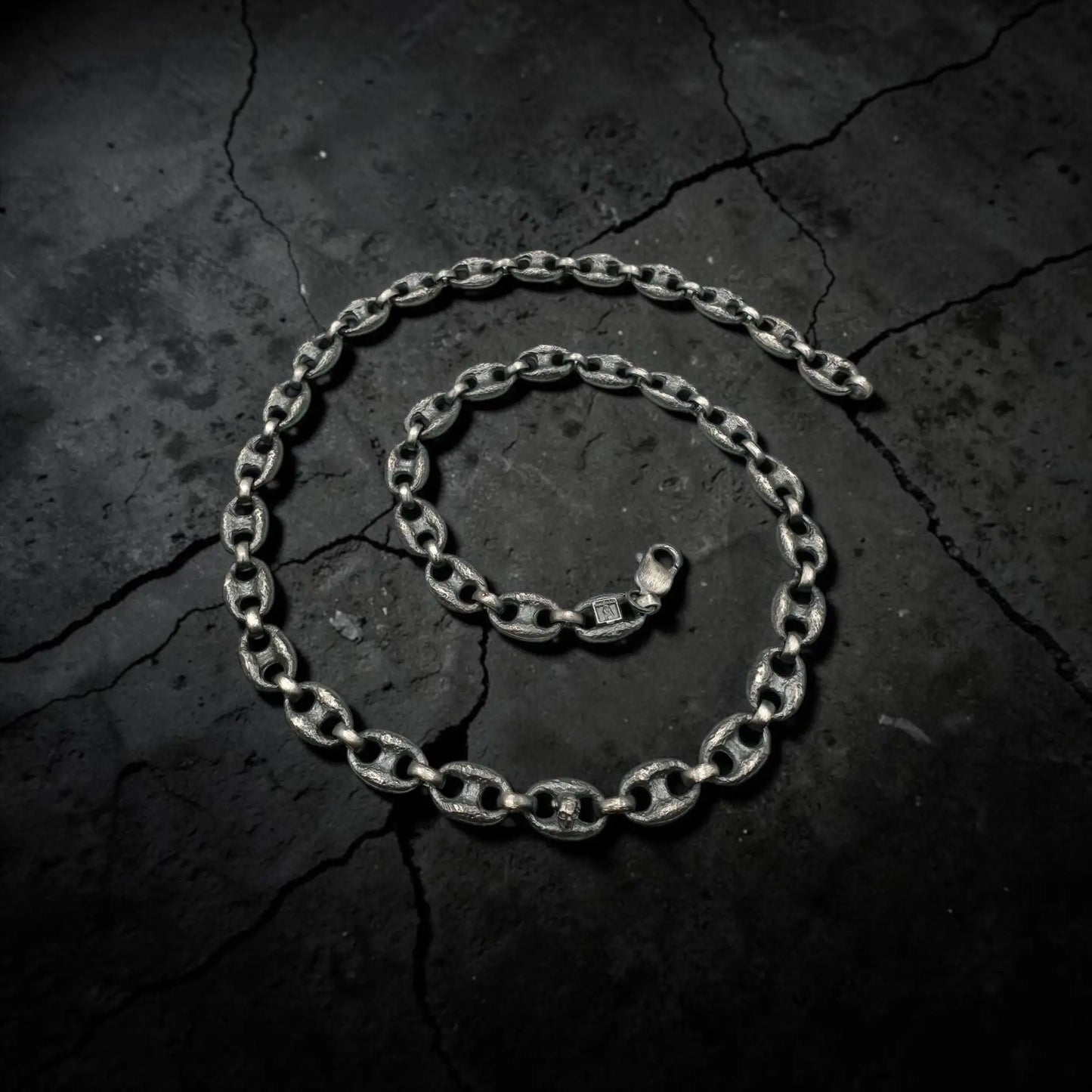 CAN PULL CHAIN SKULL NECKLACE