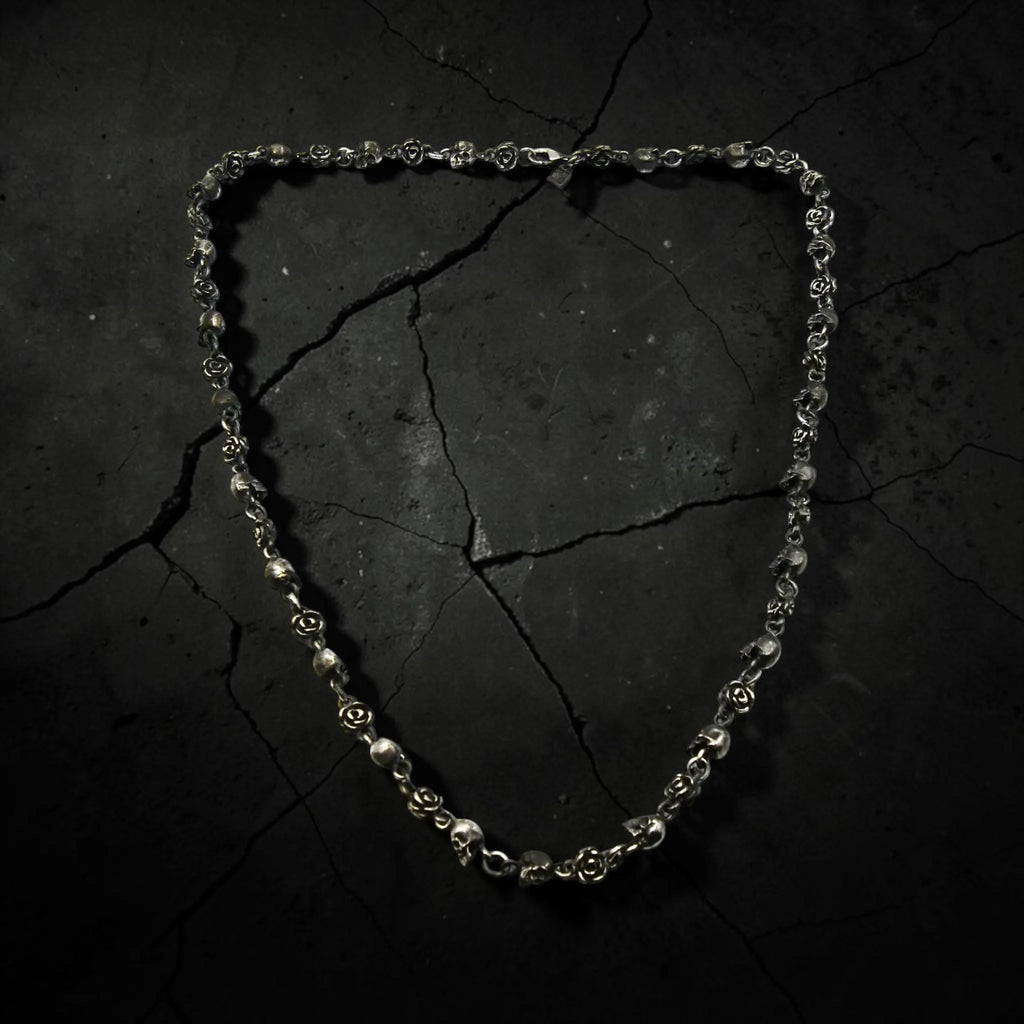 SKULLS & ROSES NECKLACE