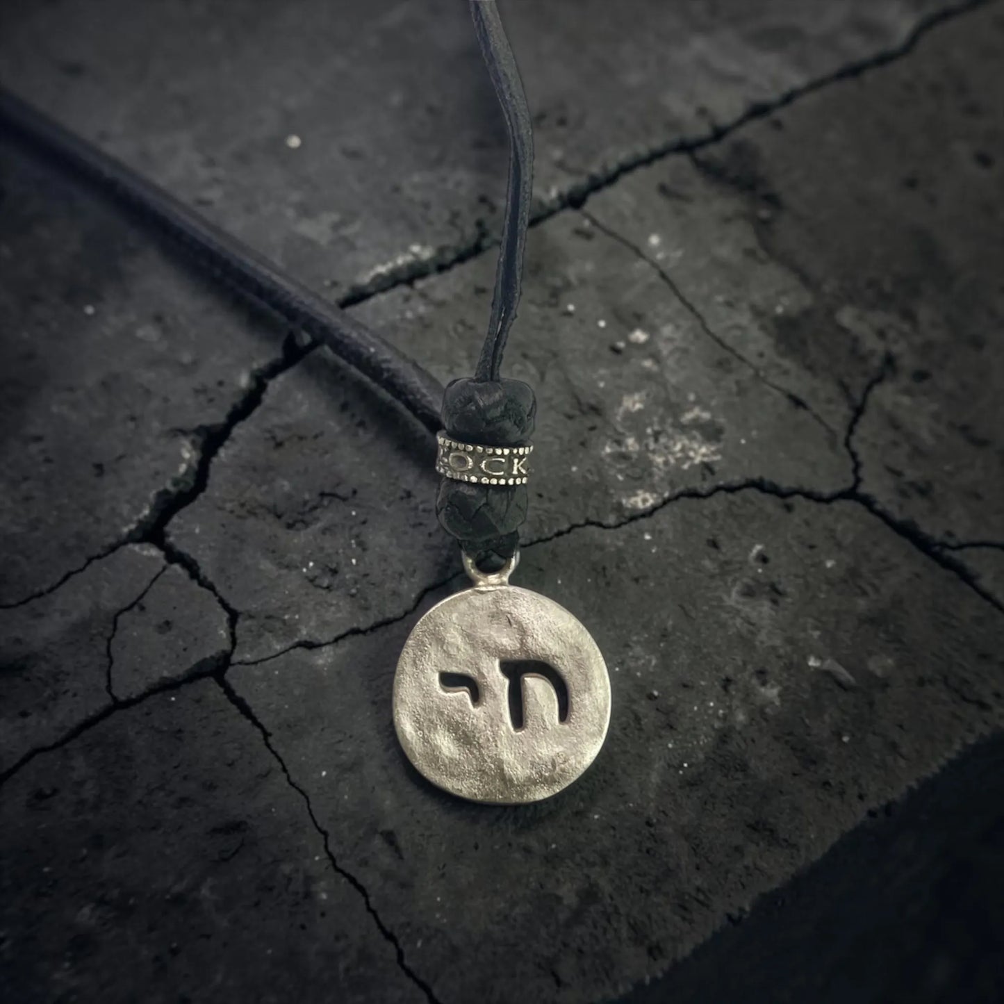 LEATHER AMULET CHAI HOLLOW