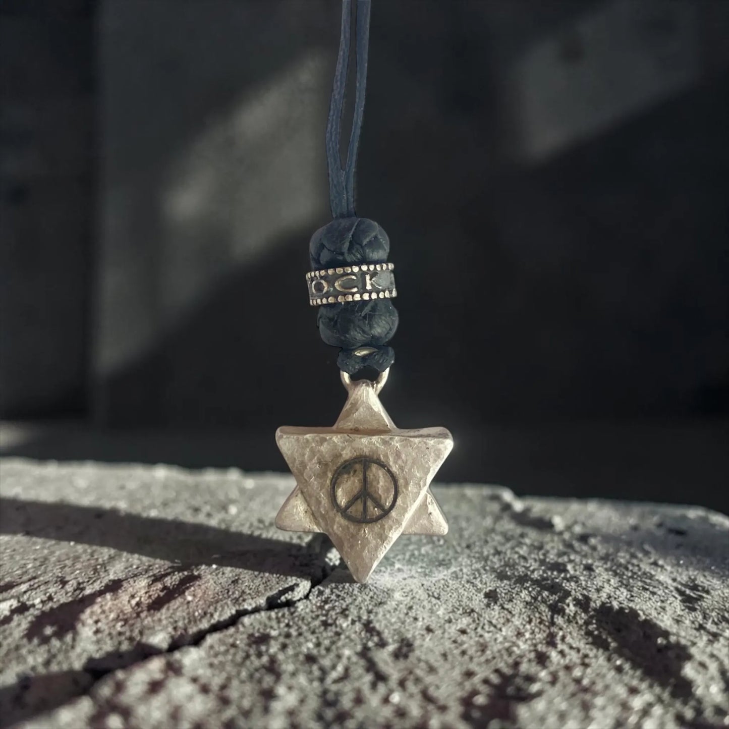 LEATHER AMULET PEACE STAR