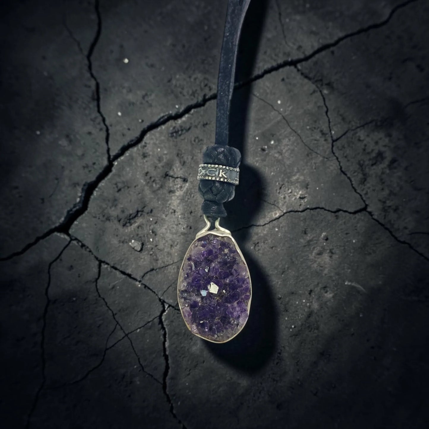LEATHER AMULET SILVER STONE