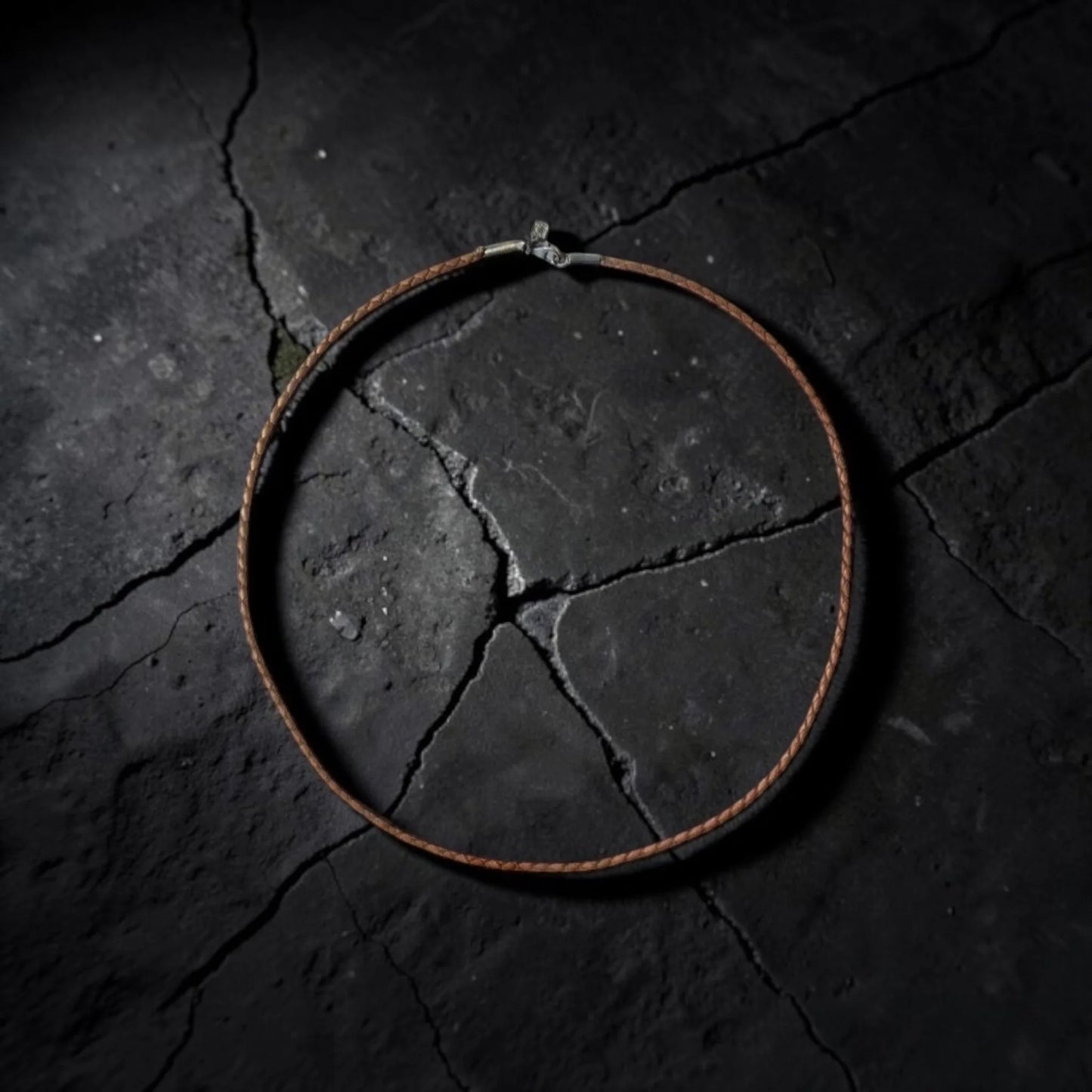 SIMPLE LEATHER NECKLACE