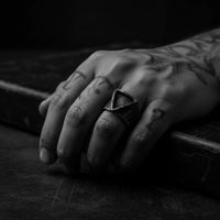 TRIANGLE RING