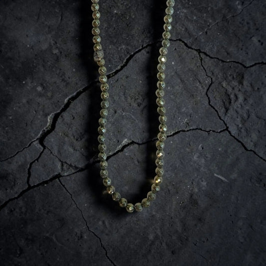 ONE SKULL FLAKED PIRITE NECKLACE