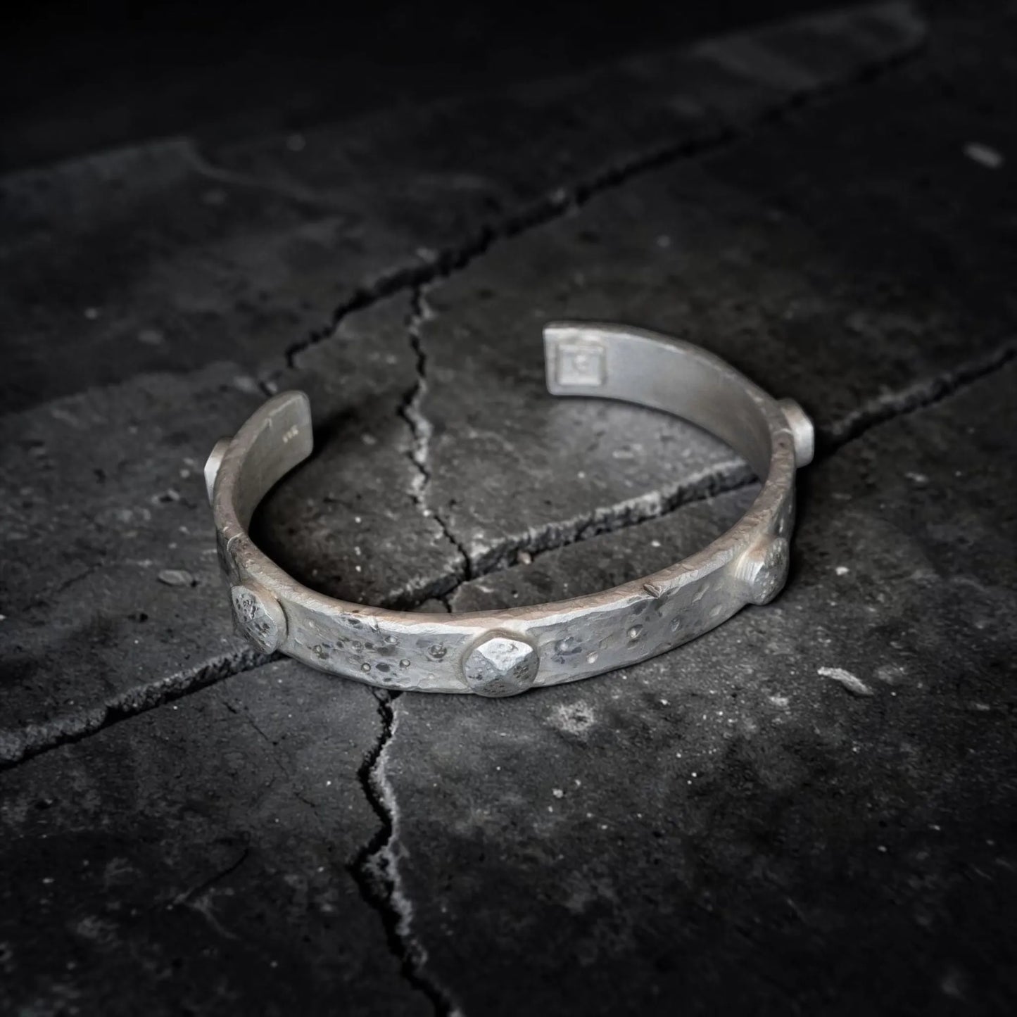 SILVER RIVETS CUFF