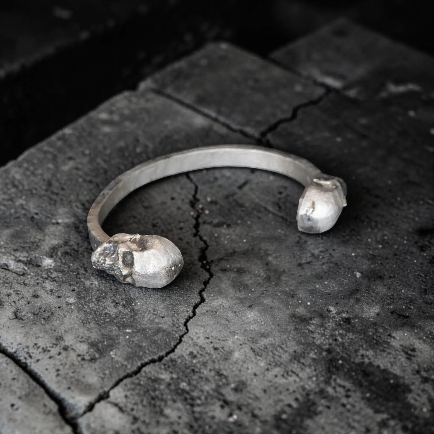 SILVER SKULL CUFF