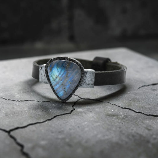 RJ GUITAR PICK STONE LABRADORITE BRACELET