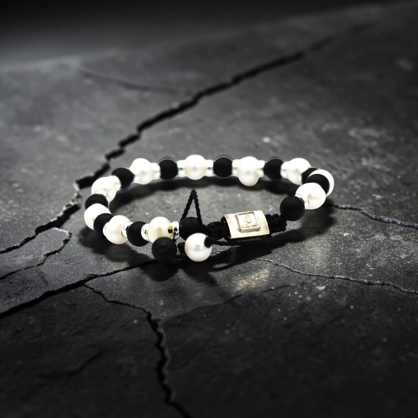 PEARL ONIX DOMINO BRACELET