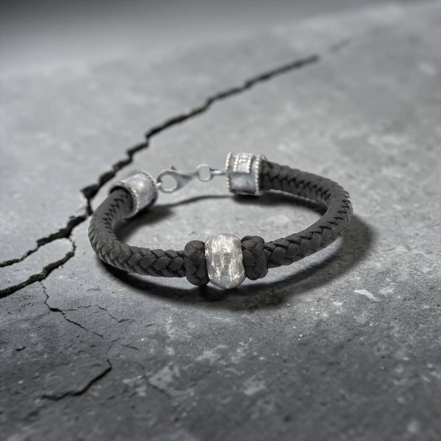 SILVER BALL LEATHER BRACELET