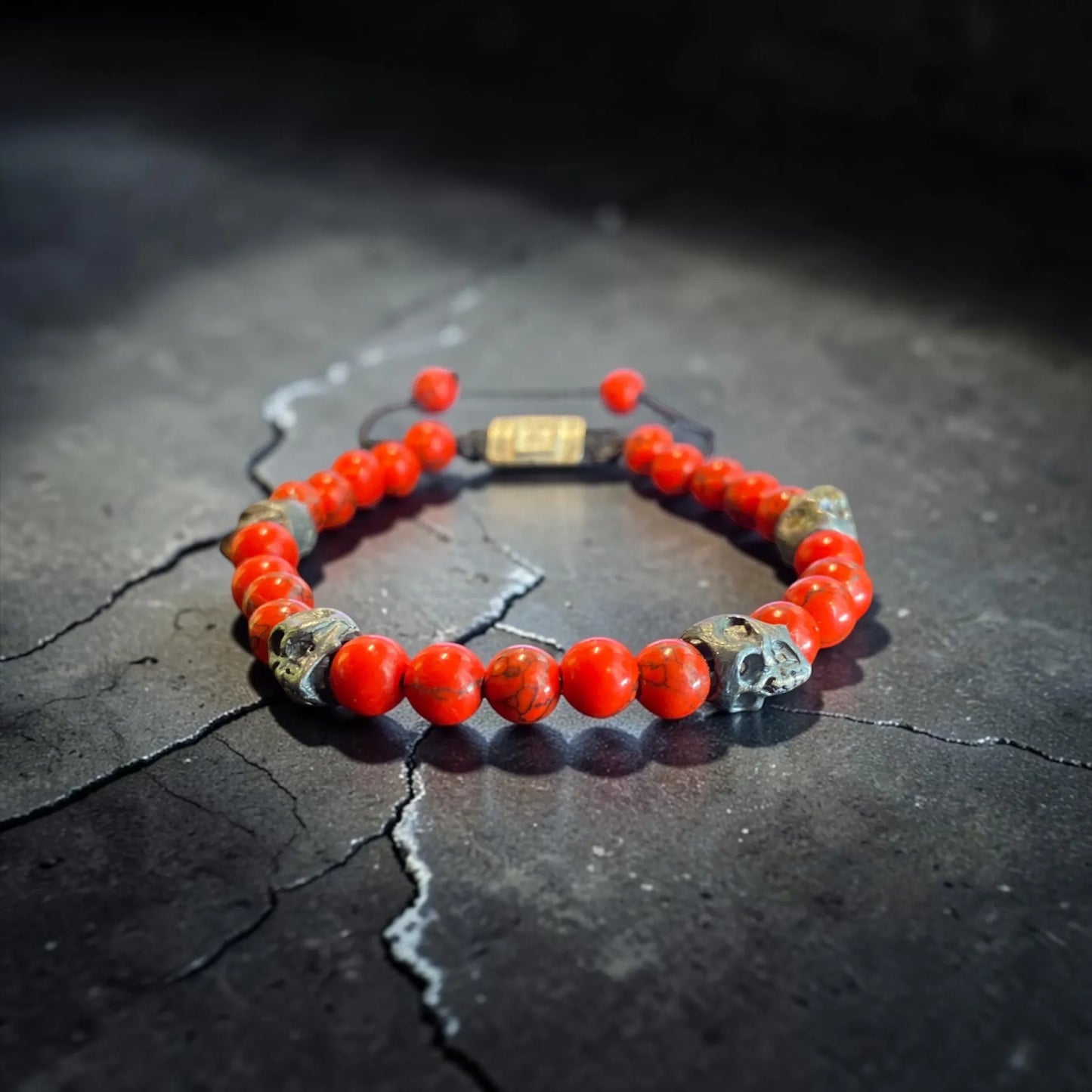 5 SKULLS HOWLITA ROJA BRACELET