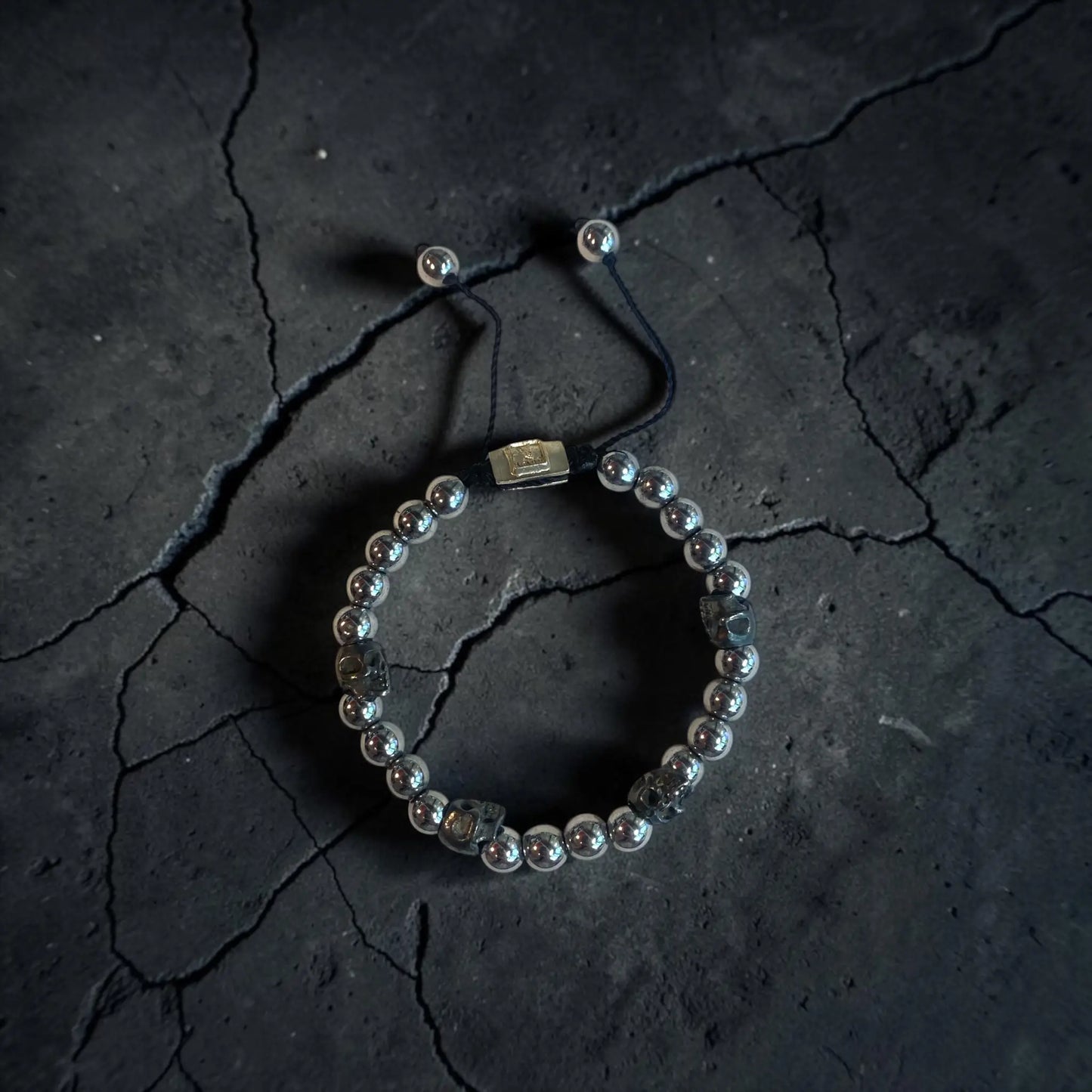 5 SKULLS WHITE HEMATITE BRACELET