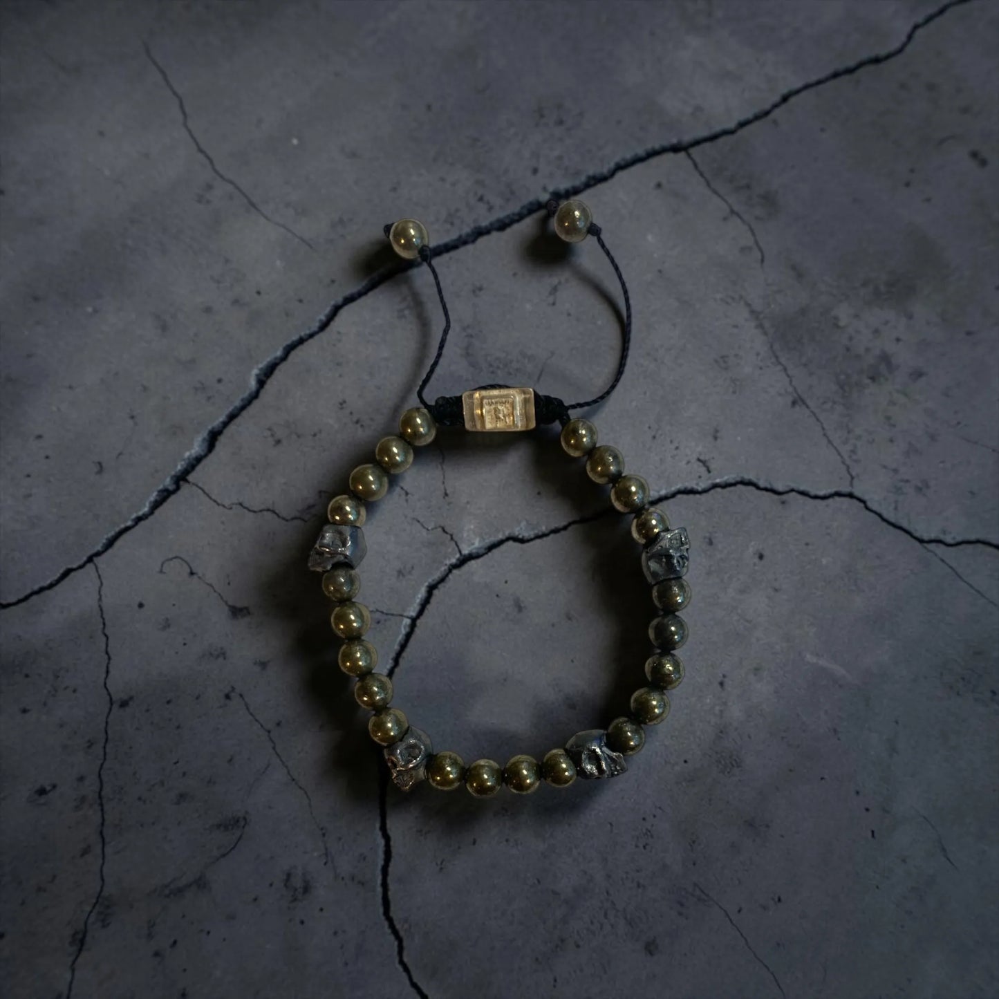 5 SKULLS ROUND PIRITE BRACELET