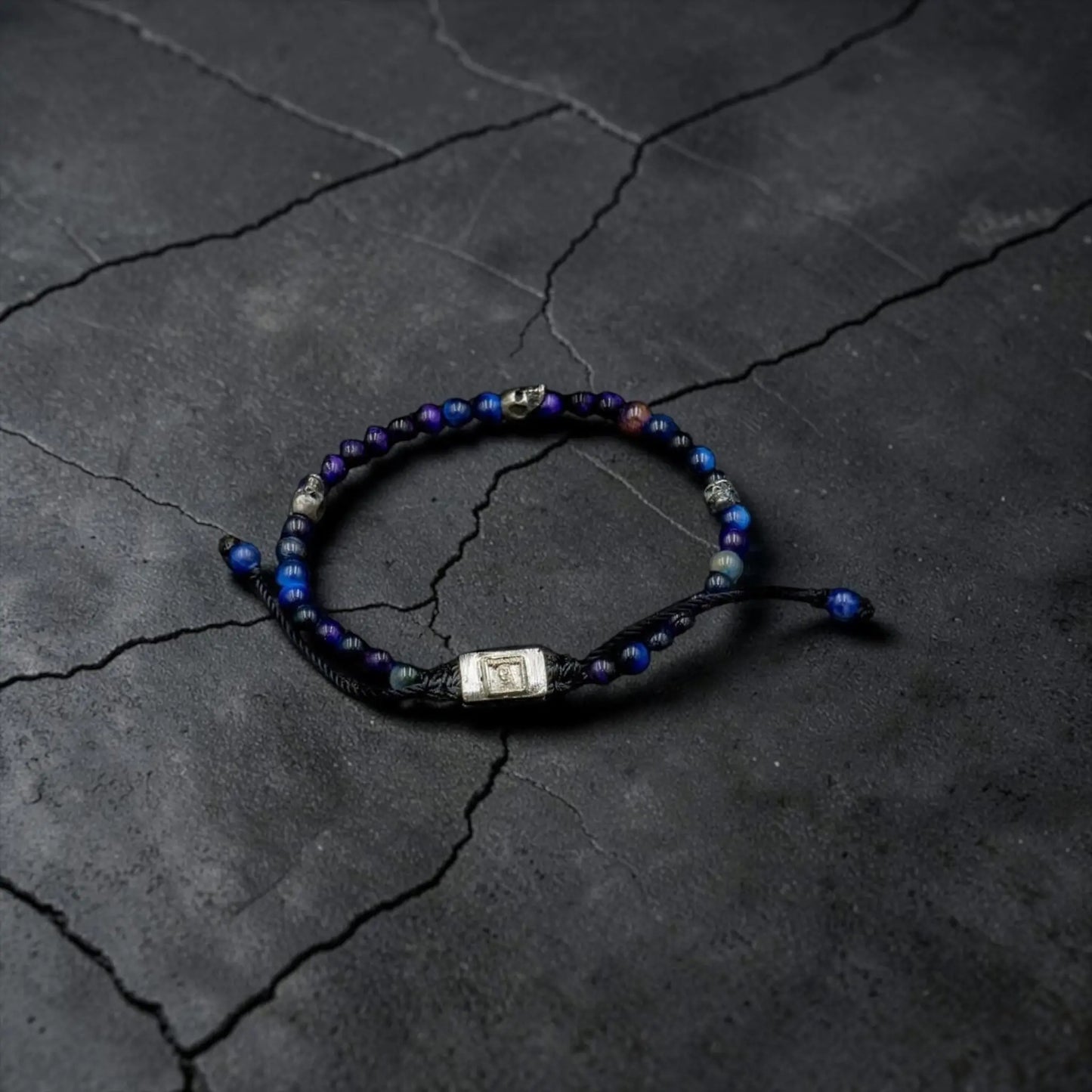 5 SKULLS OJO DE TIGRE GALAXY BRACELET