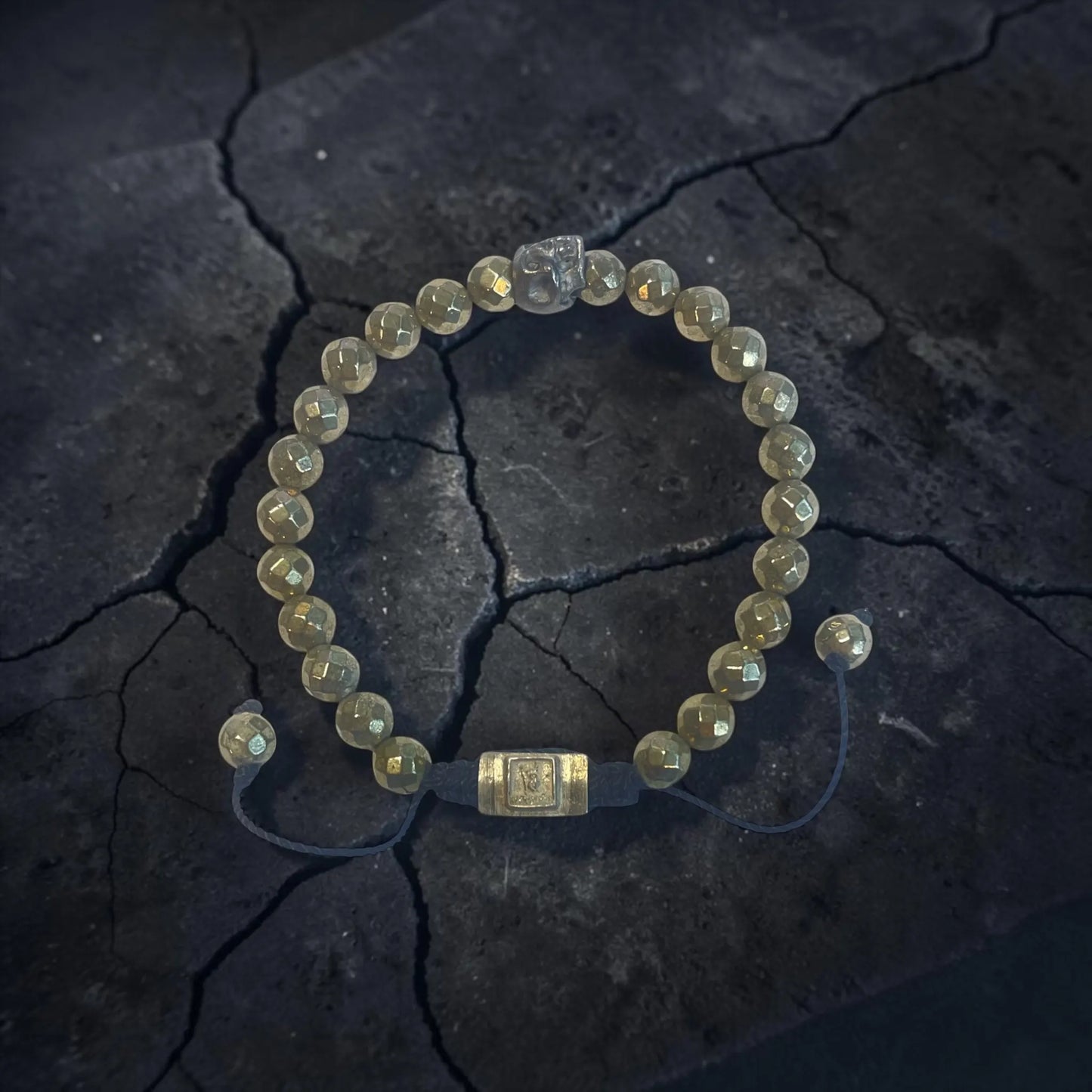 ONE SKULL FLAKED PIRITE BRACELET