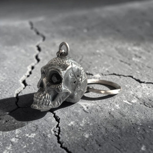 SKULL CARVED HEART KEY CHAIN BIG ZIRCONIA NEGRA
