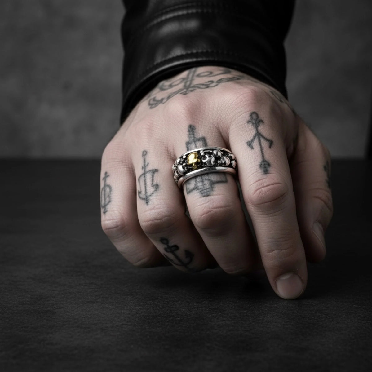 SCRAMBLED SKULLS WIDE — Anillo de plata .925 / Baño de oro 18K (según variante) de Rock & Jewel (vista 2 de 5)