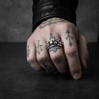 SCRAMBLED SKULLS WIDE — Anillo de plata .925 / Baño de oro 18K (según variante) de Rock & Jewel (vista 2 de 5)