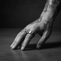 BAND PLAQUE RING