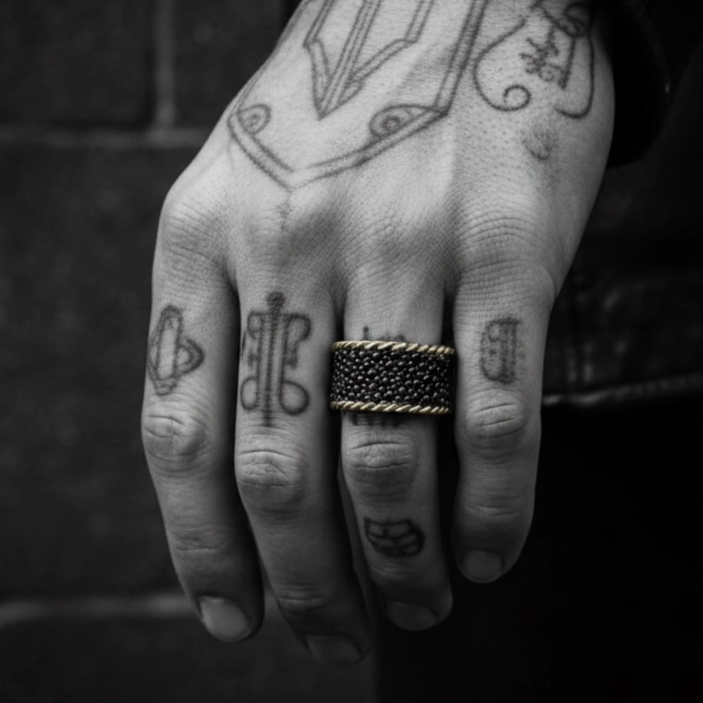 WINE STINGRAY SKIN RING WIDE
