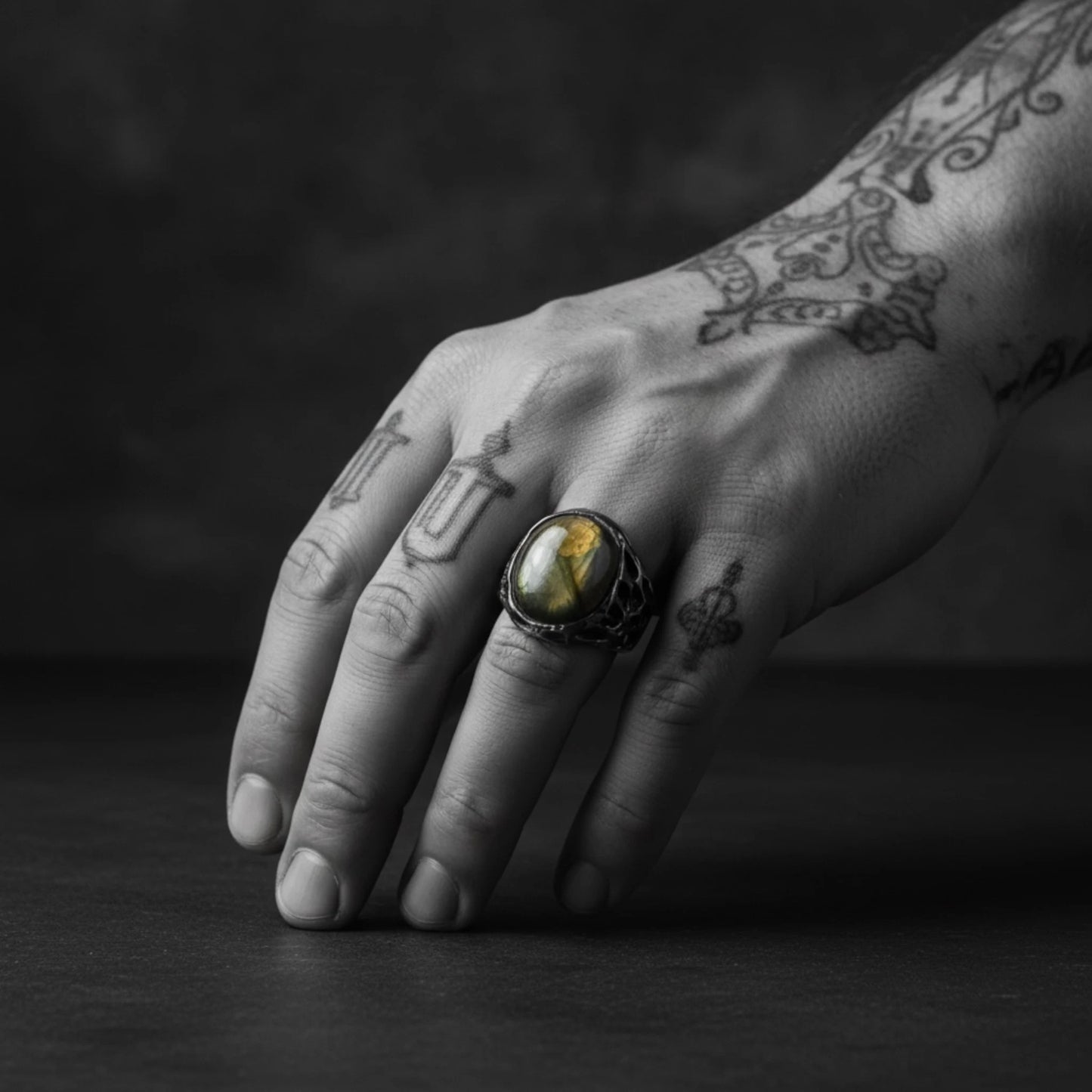 KING SALOMON LABRADORITE STONE RING