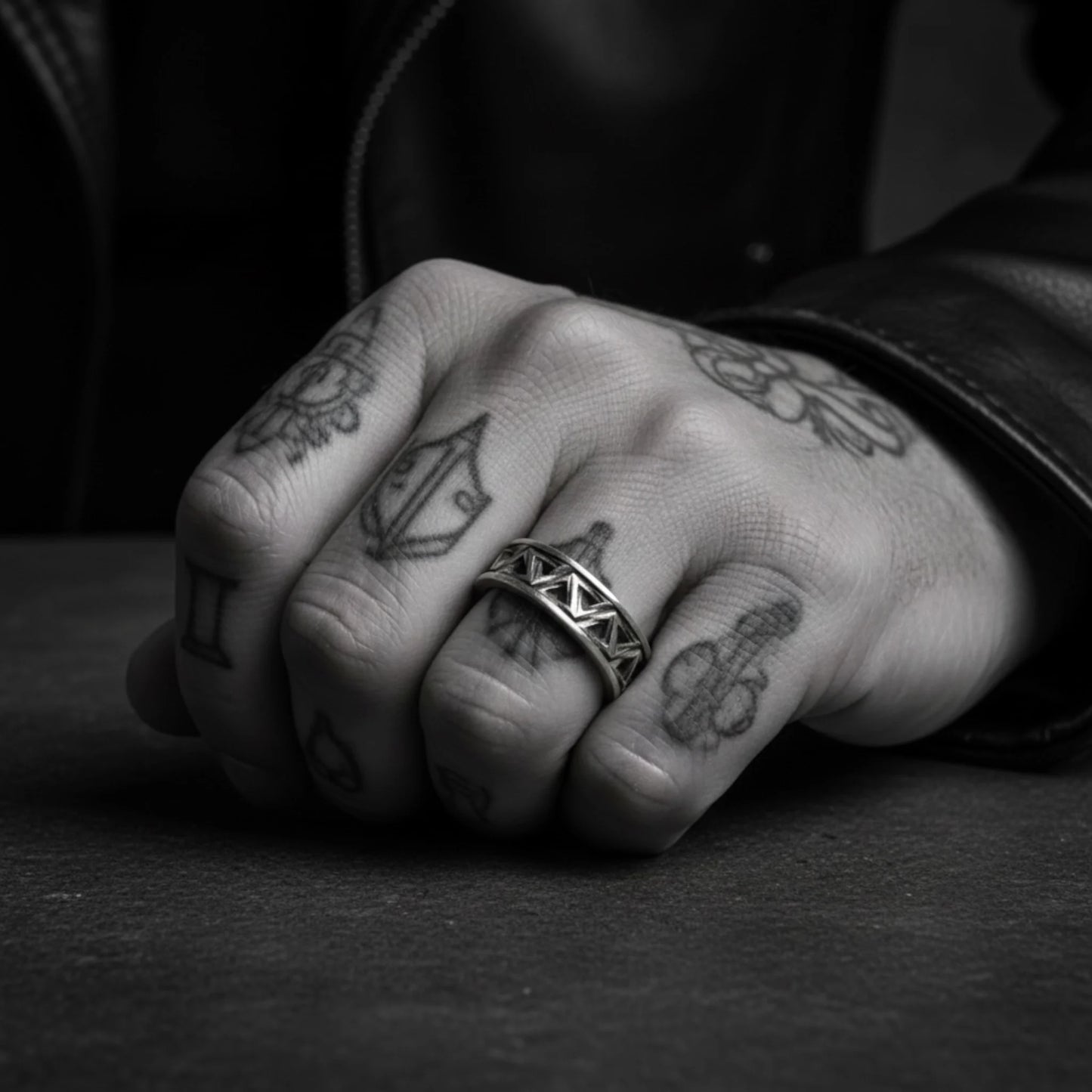 TRIANGLES RING