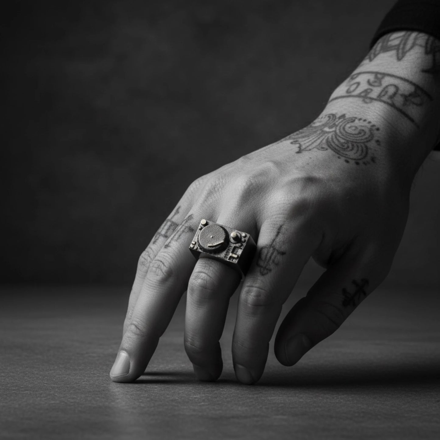 TURNTABLE RING