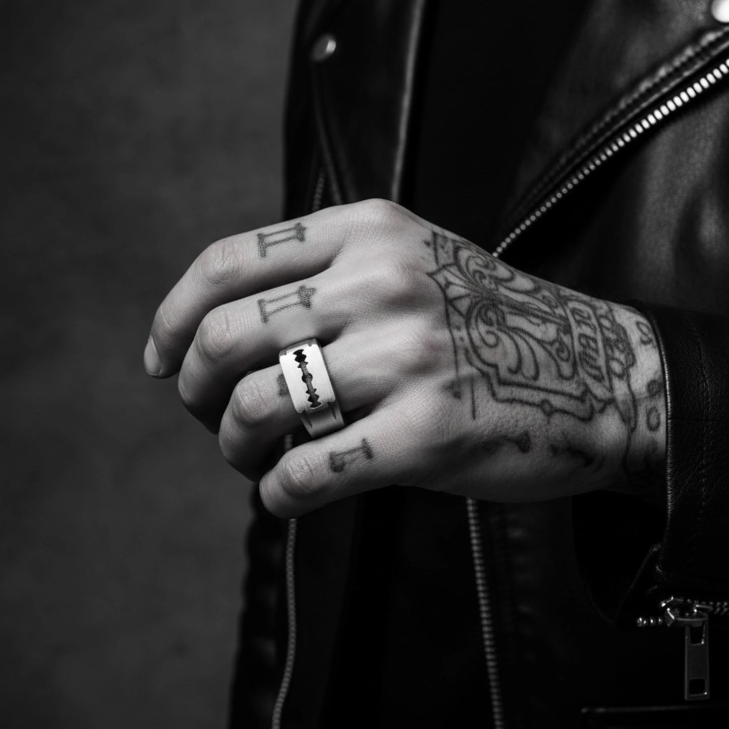 RAZOR RING