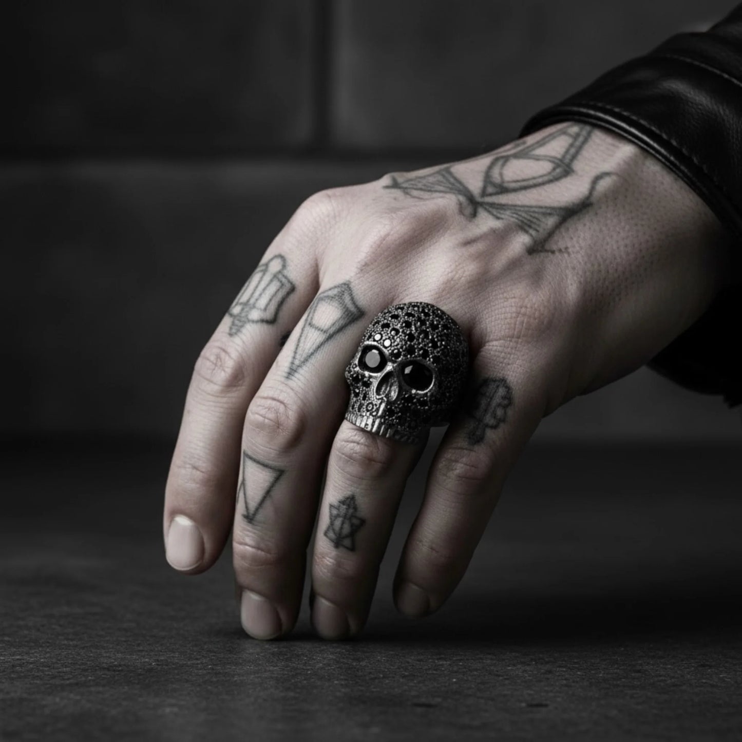SKULL JOE BLACK STONE RING