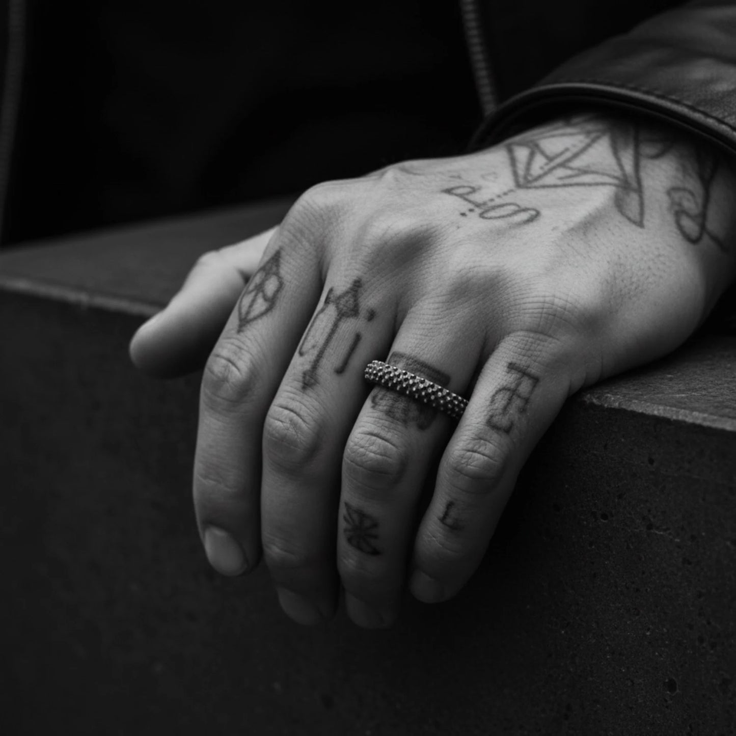 SPINES RING