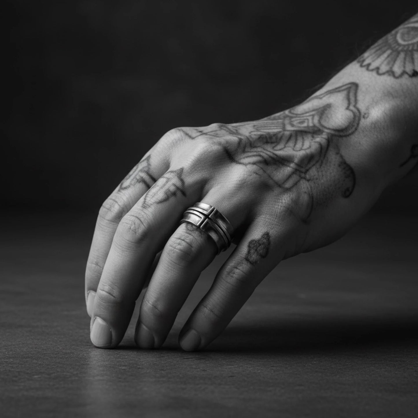 ROUNDED CROSS RING