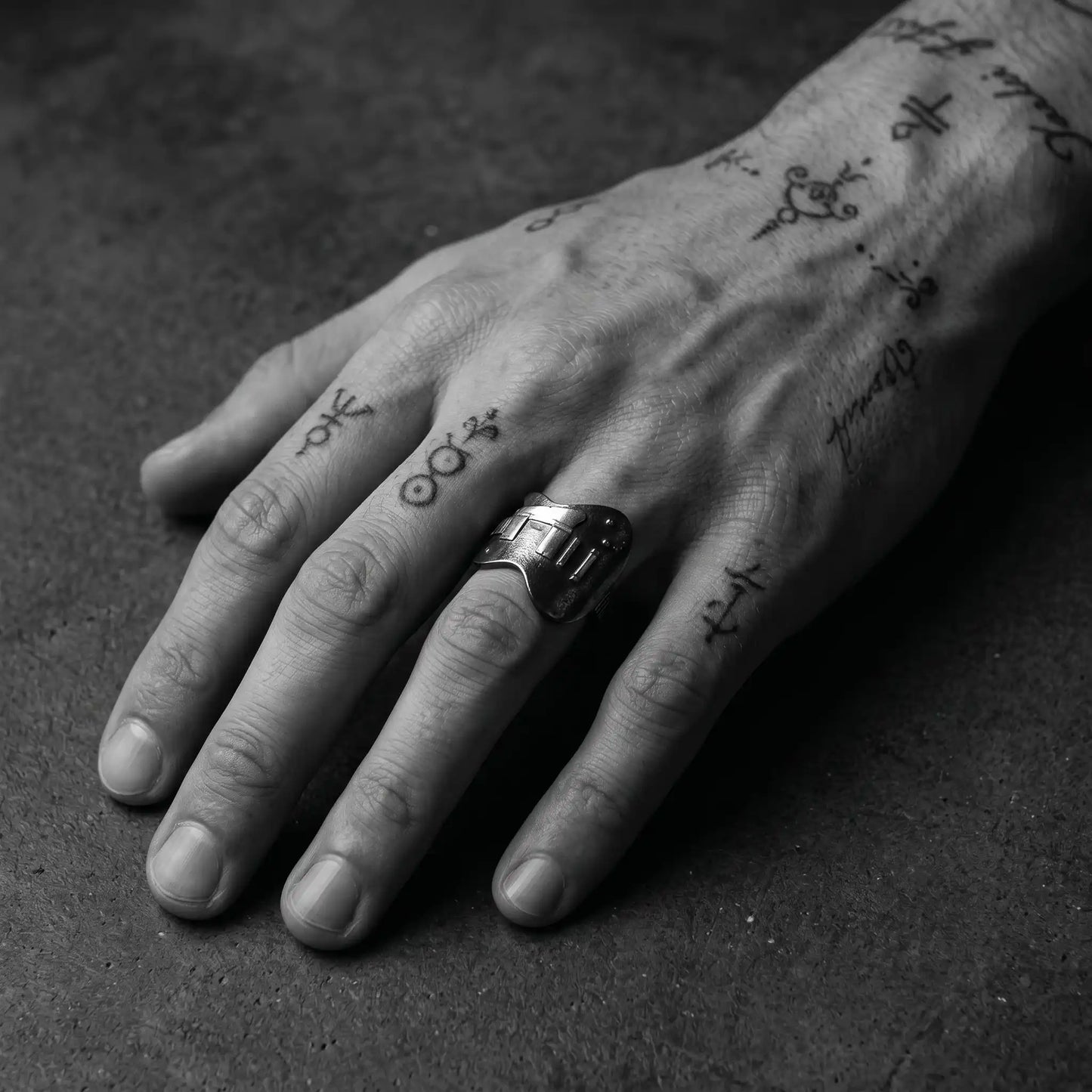 GUITAR RING