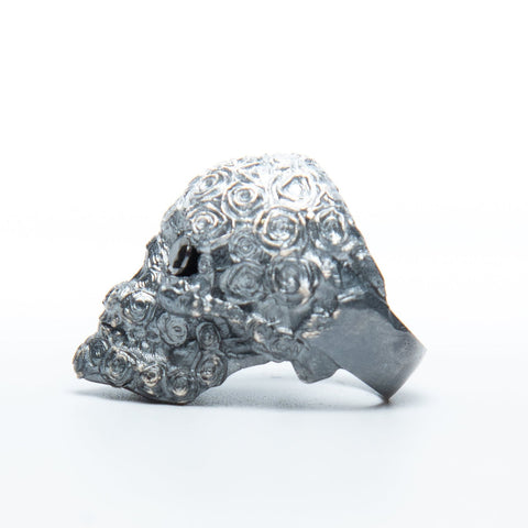 W ROSES SKULL STONE RING