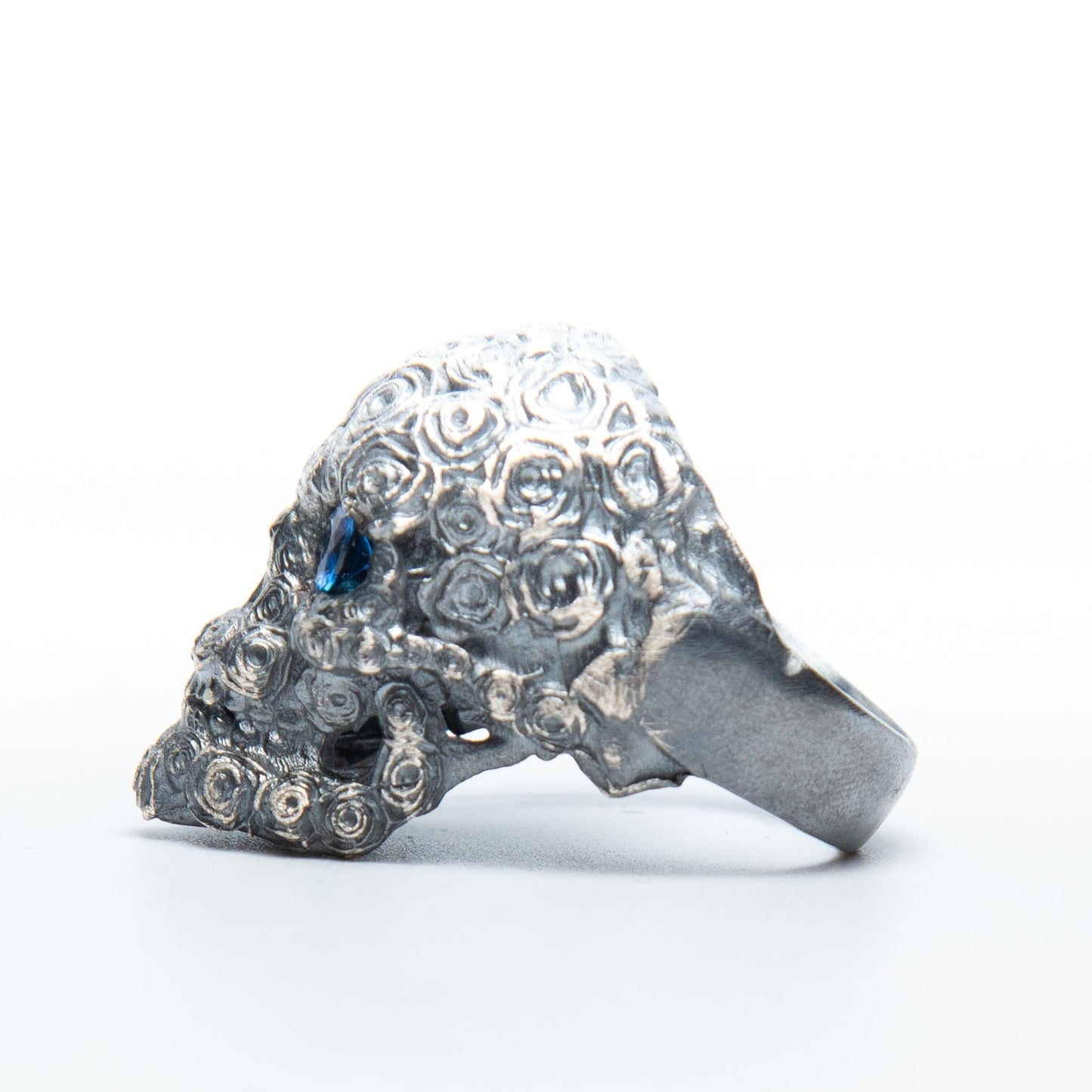 W ROSES SKULL STONE RING