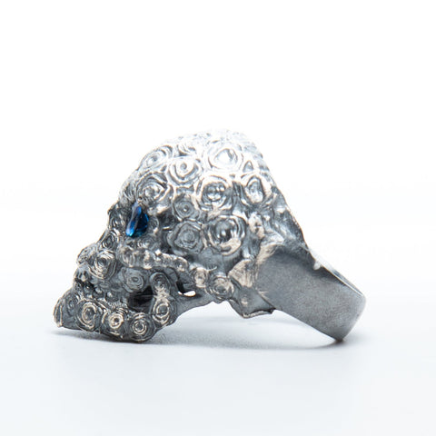 W ROSES SKULL STONE RING