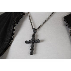 10 SKULLS CROSS