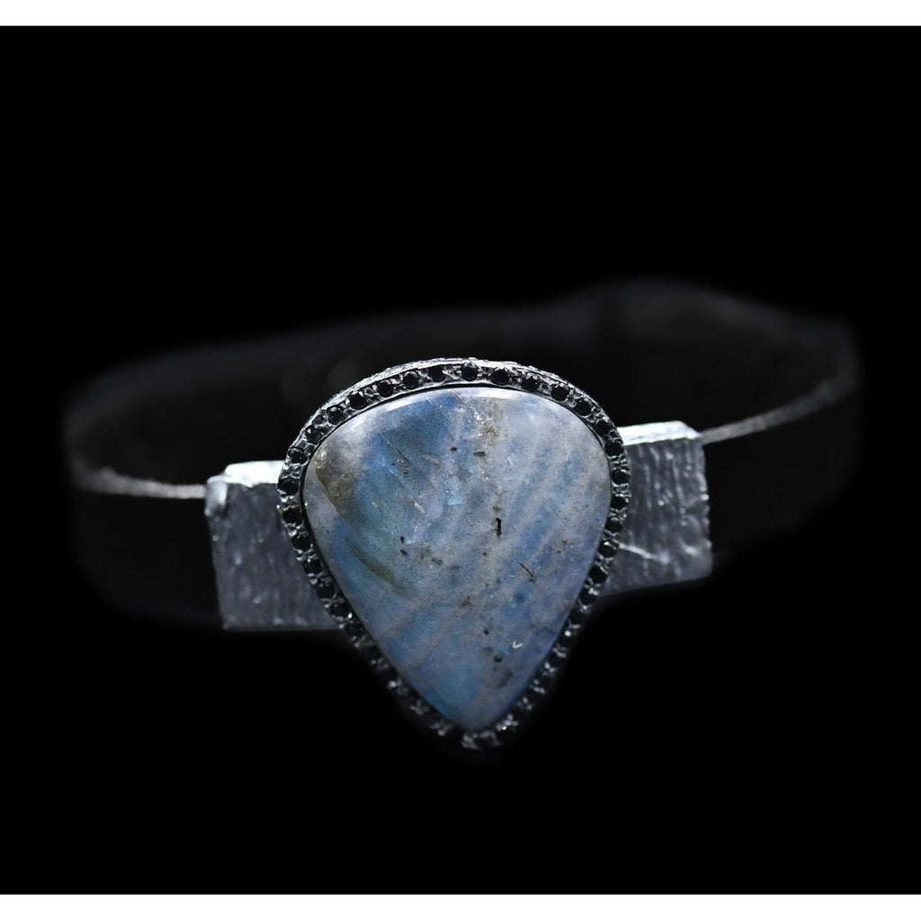 RJ GUITAR PICK STONE LABRADORITE BRACELET