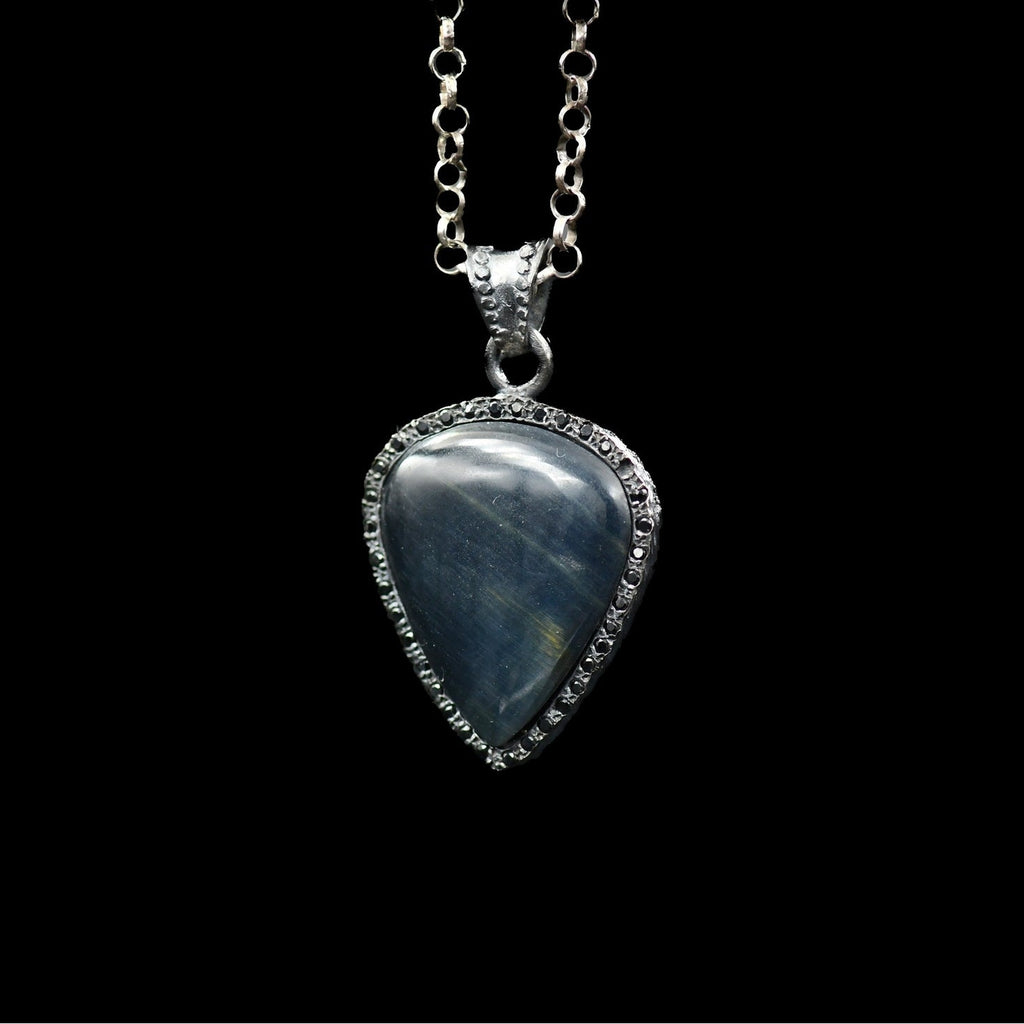 RJ GUITAR PICK STONE LABRADORITE