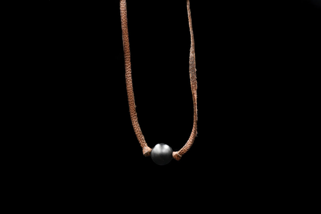 ONIX LEATHER NECKLACE