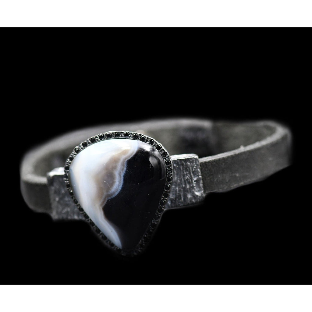 RJ GUITAR PICK STONE B&W BRACELET
