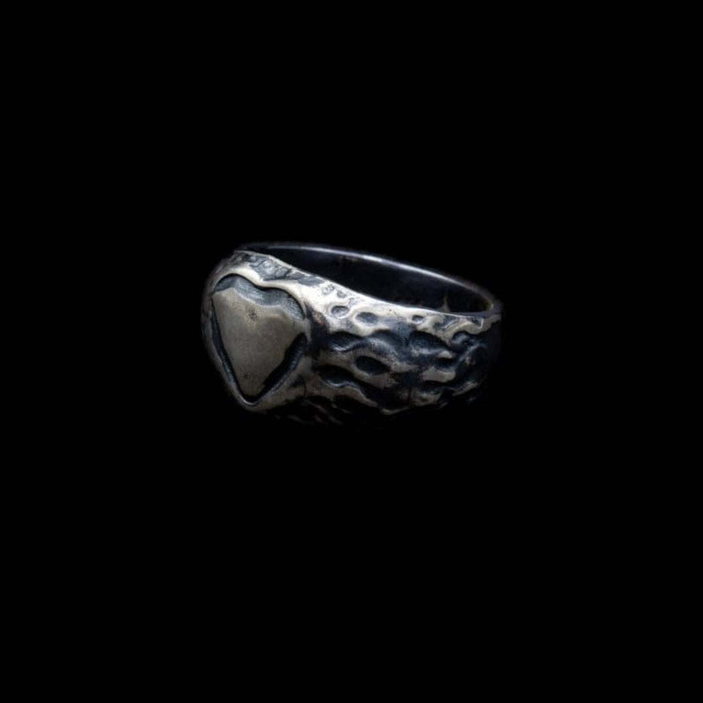 FLAMES HEART RING - Rock and Jewel