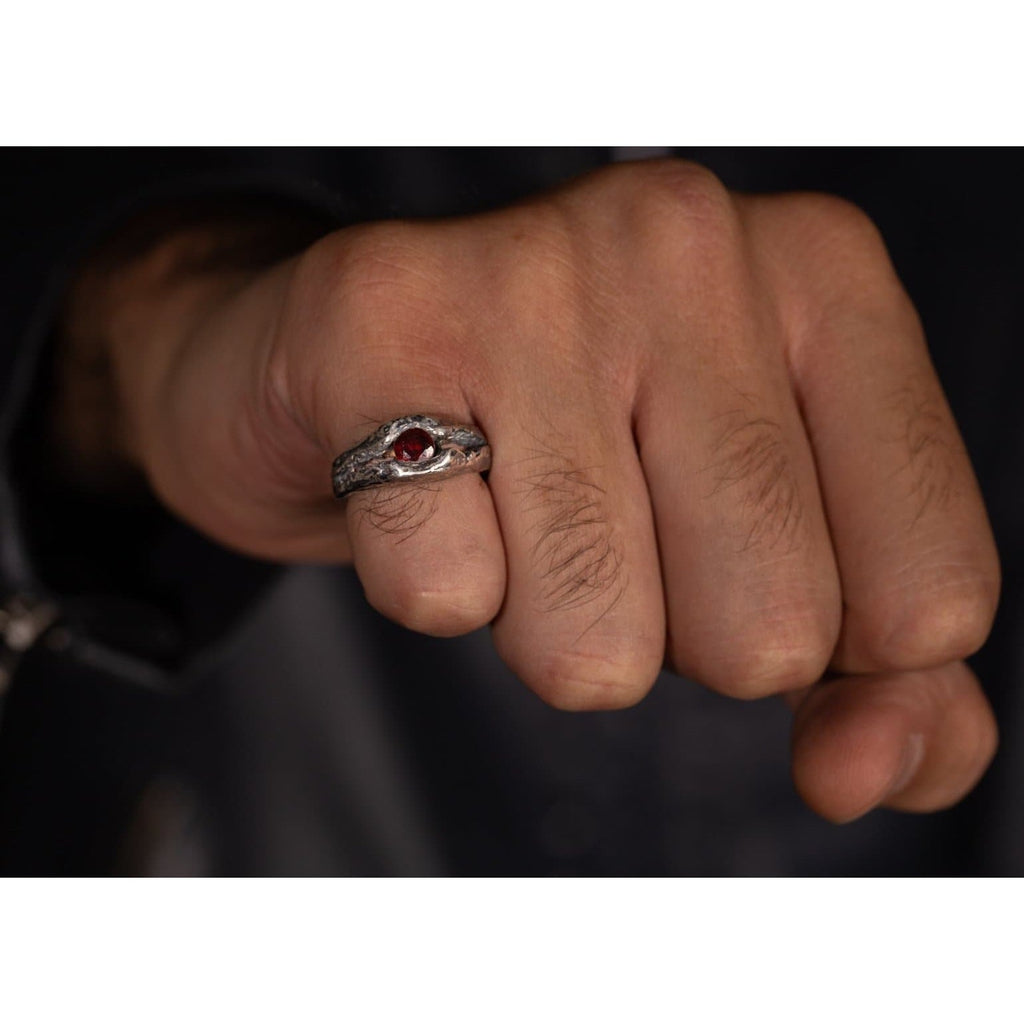 LAVA STONE RING CON GRANATE - Rock and Jewel