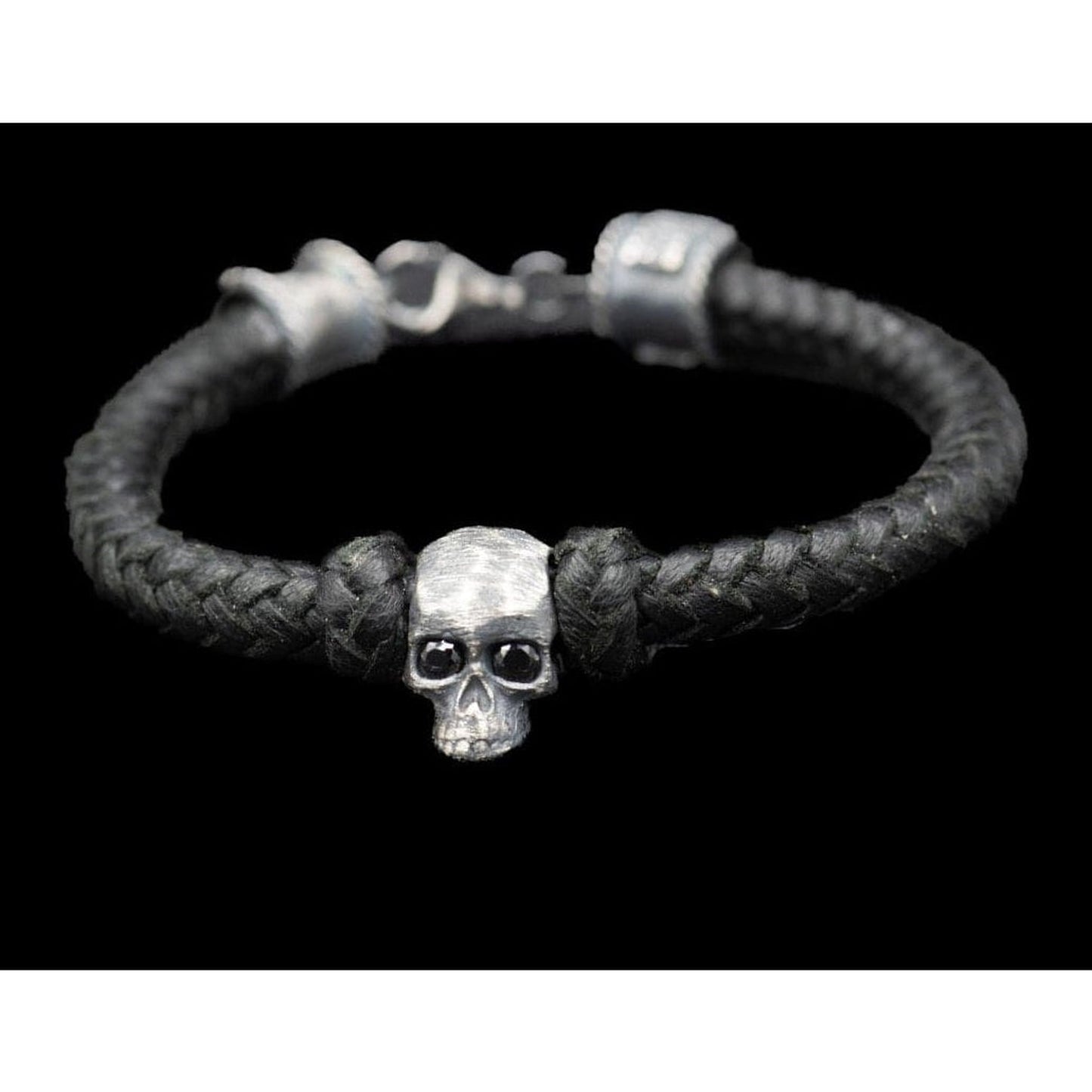 SKULL ONIX LEATHER BRACELET - Rock and Jewel