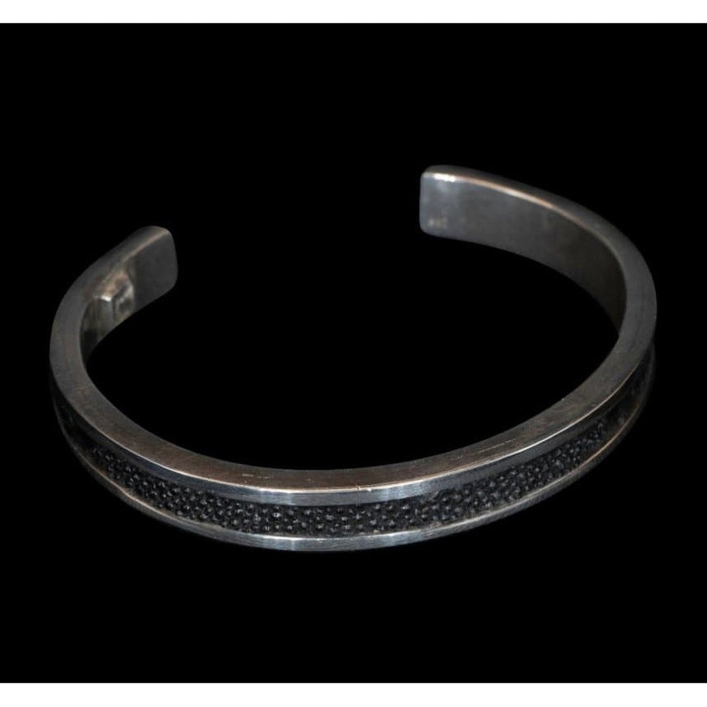 SMALL STINGRAY SKIN CUFF - Rock and Jewel