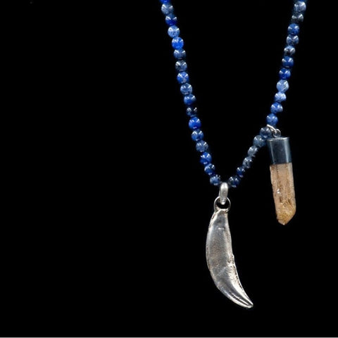 SODALITE LIONS FANG W QUARTZ