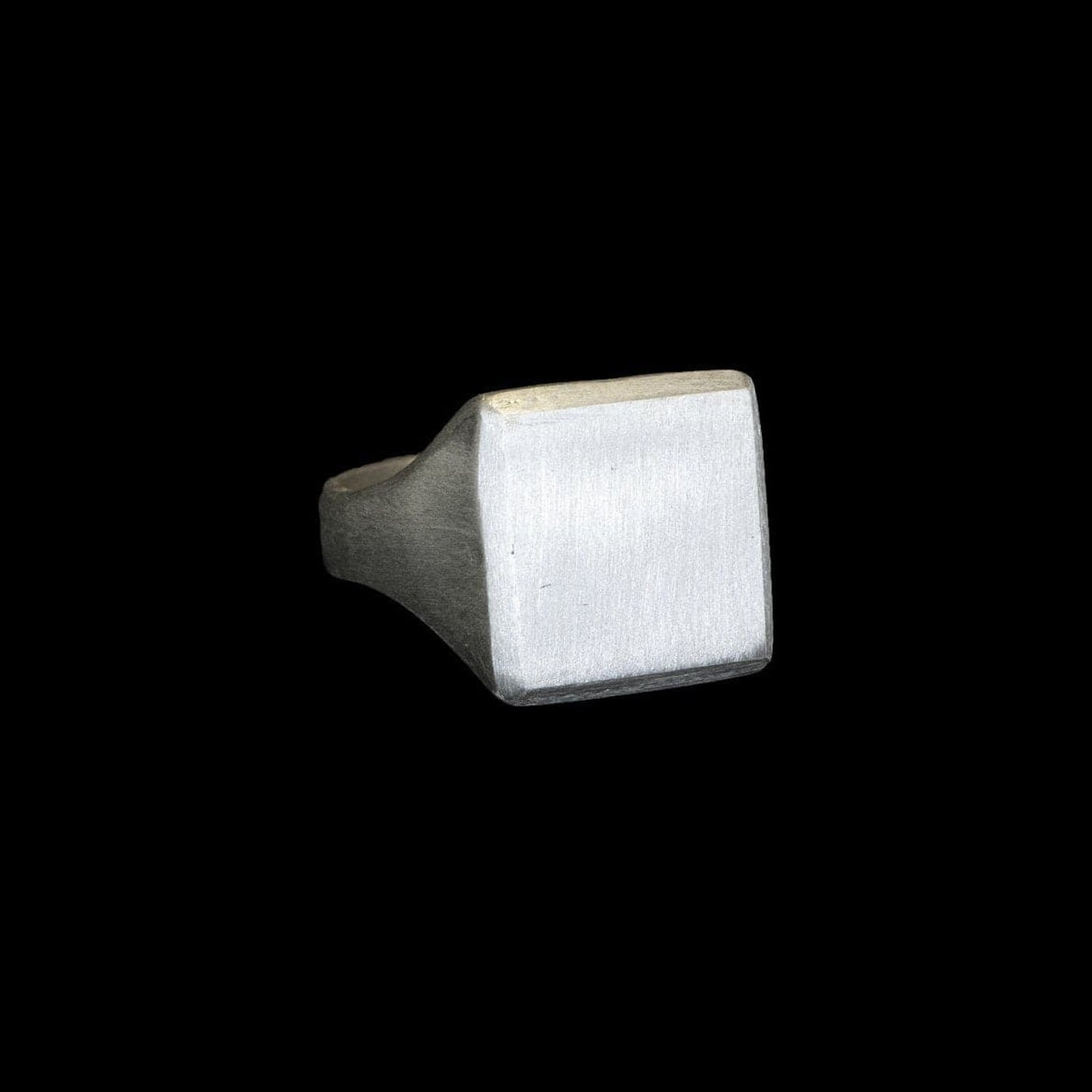 SQUARED BASED RING - Rock and Jewel